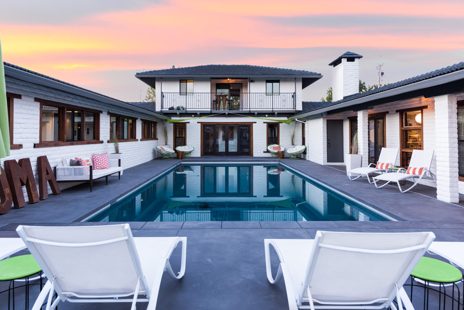 The Wolf & Horseshoe exterior